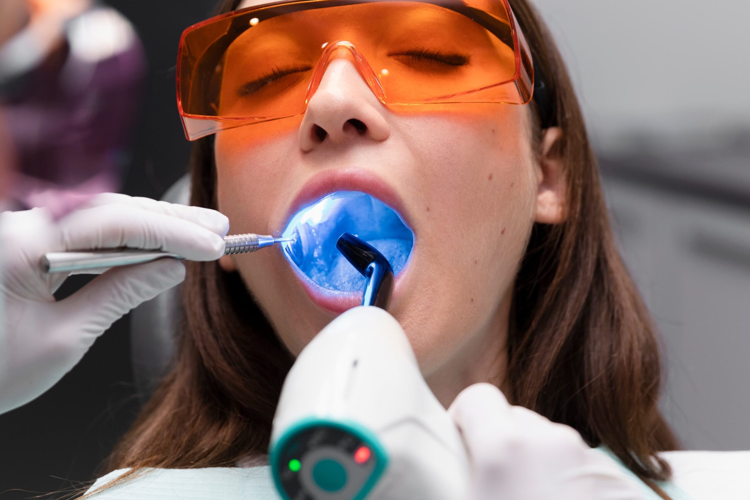 11close-up-patient-wearing-goggles-clinic